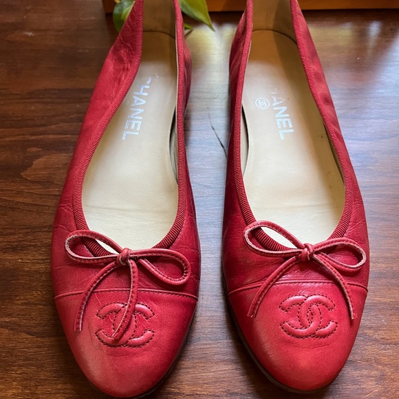 CHANEL Red Leather Flats with Bow - Picture 1 of 9